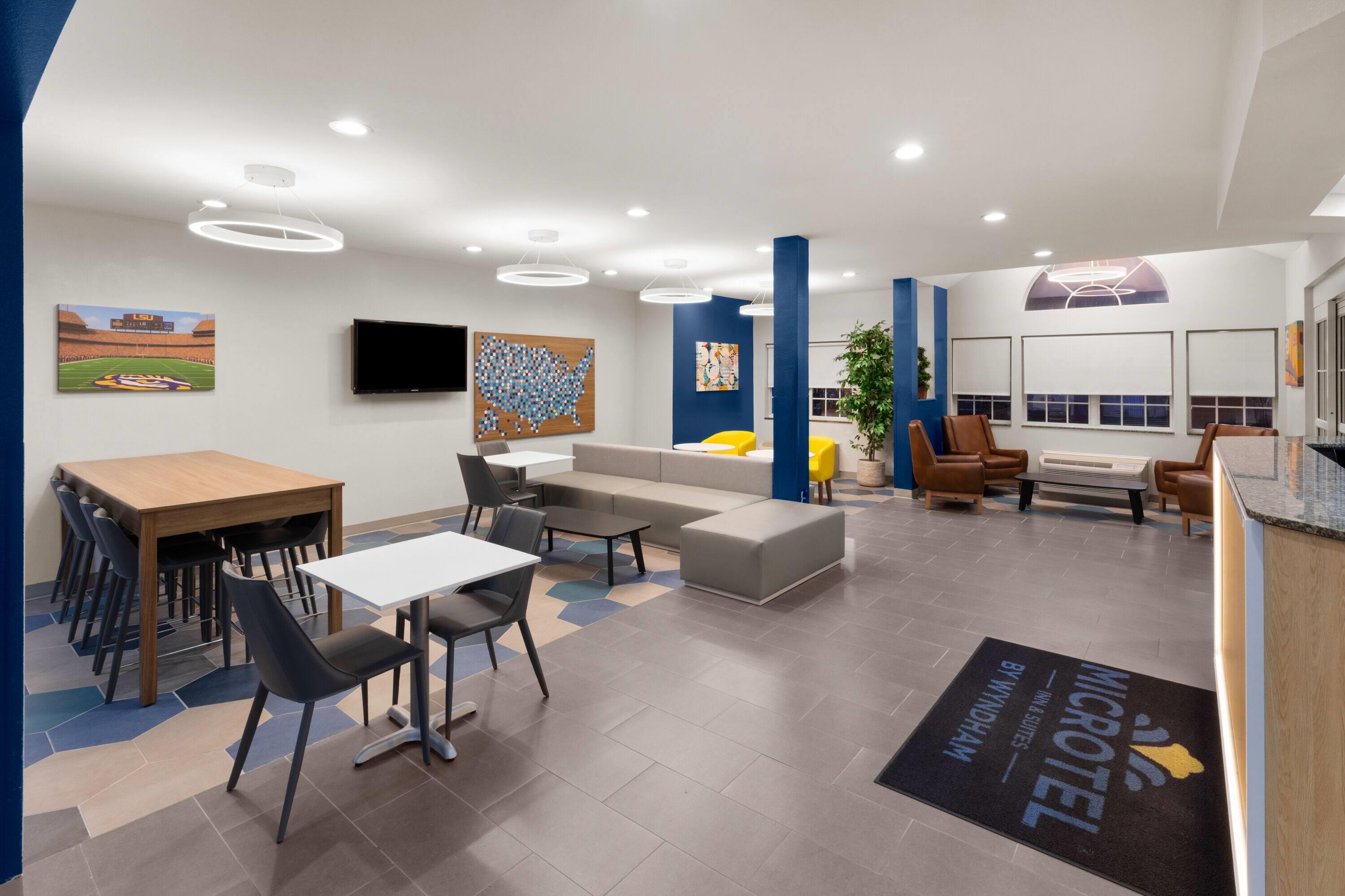 Lobby | Microtel Inn & Suites by Wyndham Baton Rouge Airport
