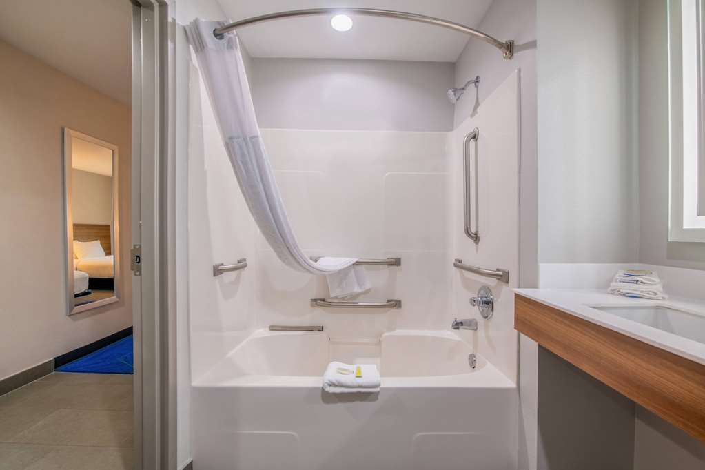 MICROTEL INN & SUITES BY WYNDHAM AN-guestroom-Guest Room,Bathroom,Accessibility,On-Site.jpg