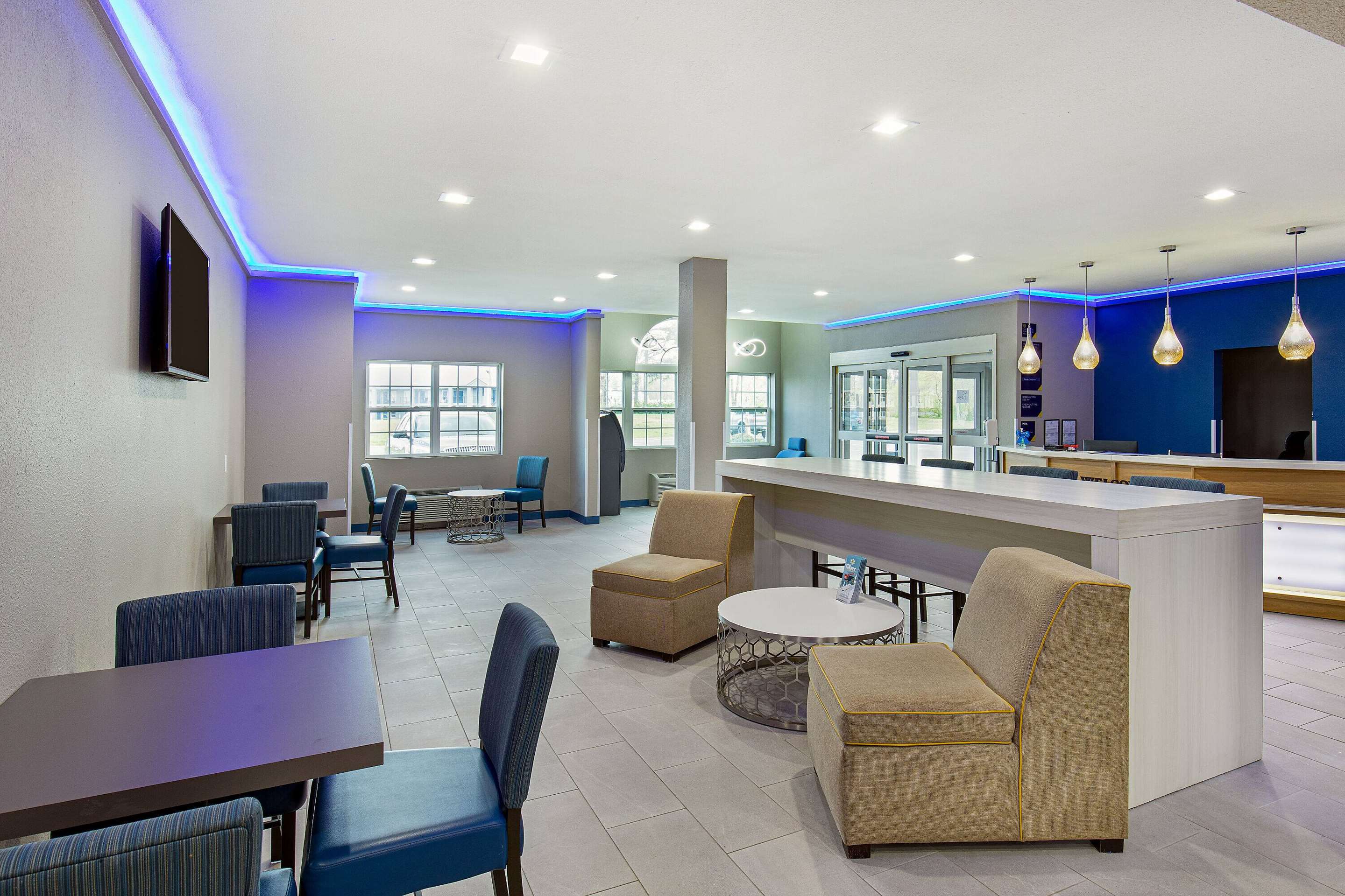 Lobby | Microtel Inn & Suites by Wyndham Manchester