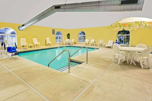 Pool - Microtel Inn & Suites by Wyndham Prairie du Chien
