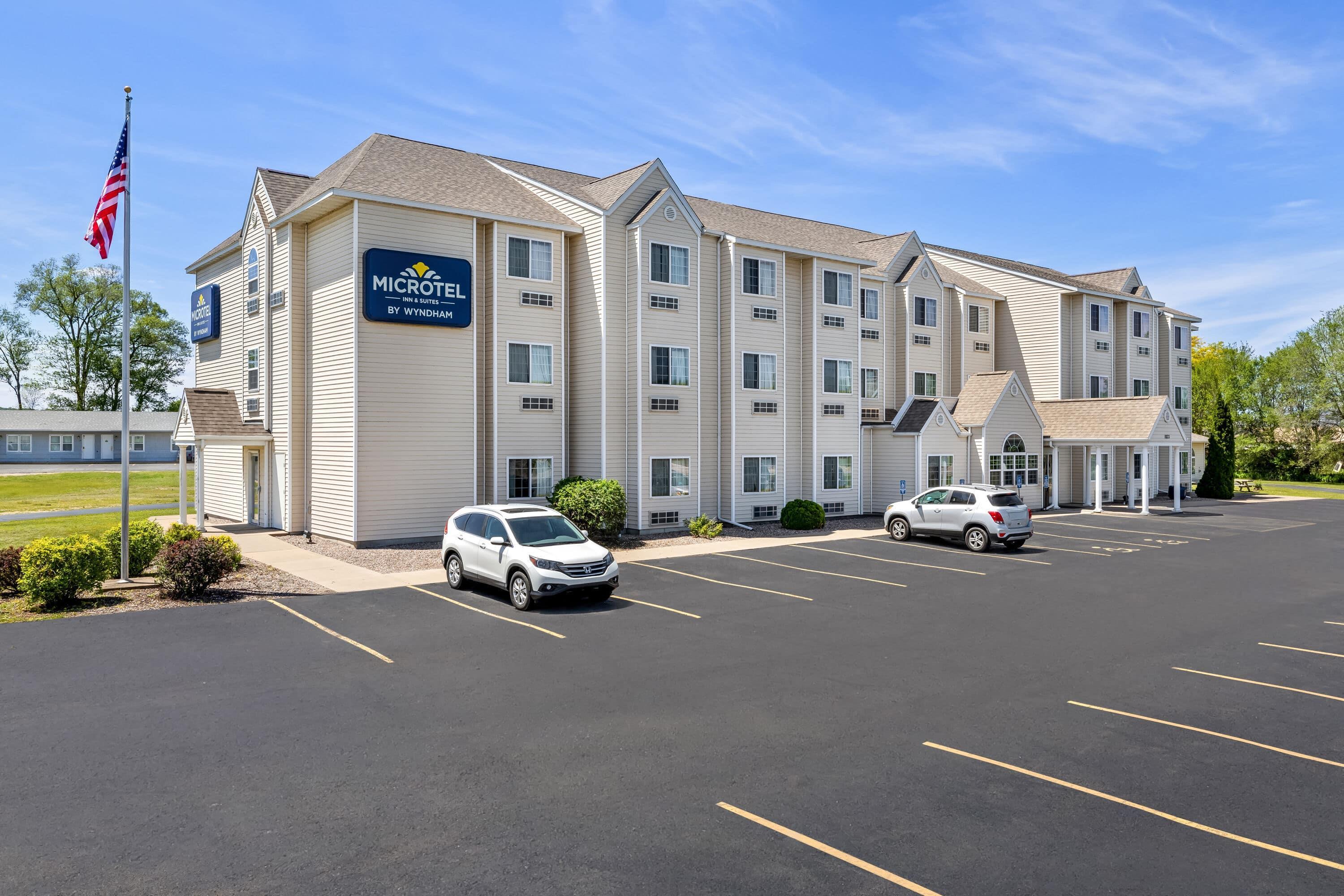 Exterior | Microtel Inn & Suites by Wyndham Prairie du Chien