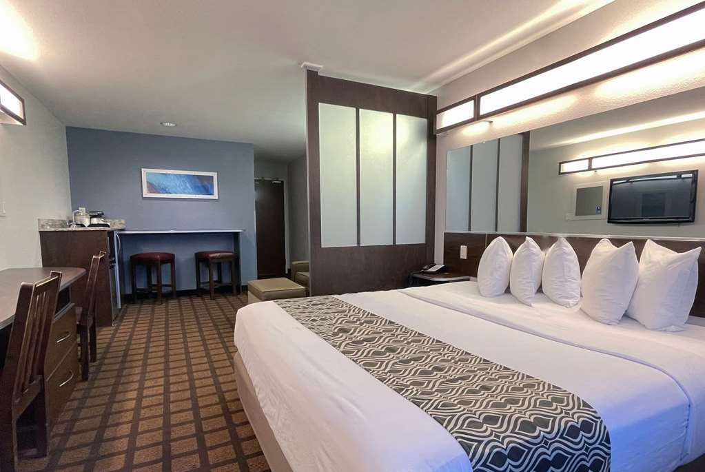 MICROTEL INN & SUITES BY WYNDH-guestroom-Guest Room,On-Site.jpg