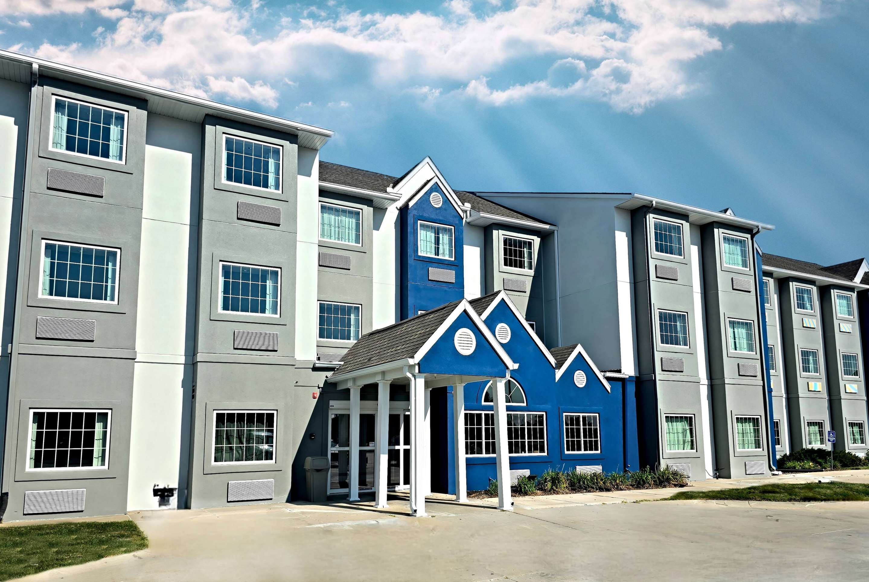Exterior | Microtel Inn & Suites by Wyndham Council Bluffs/Omaha