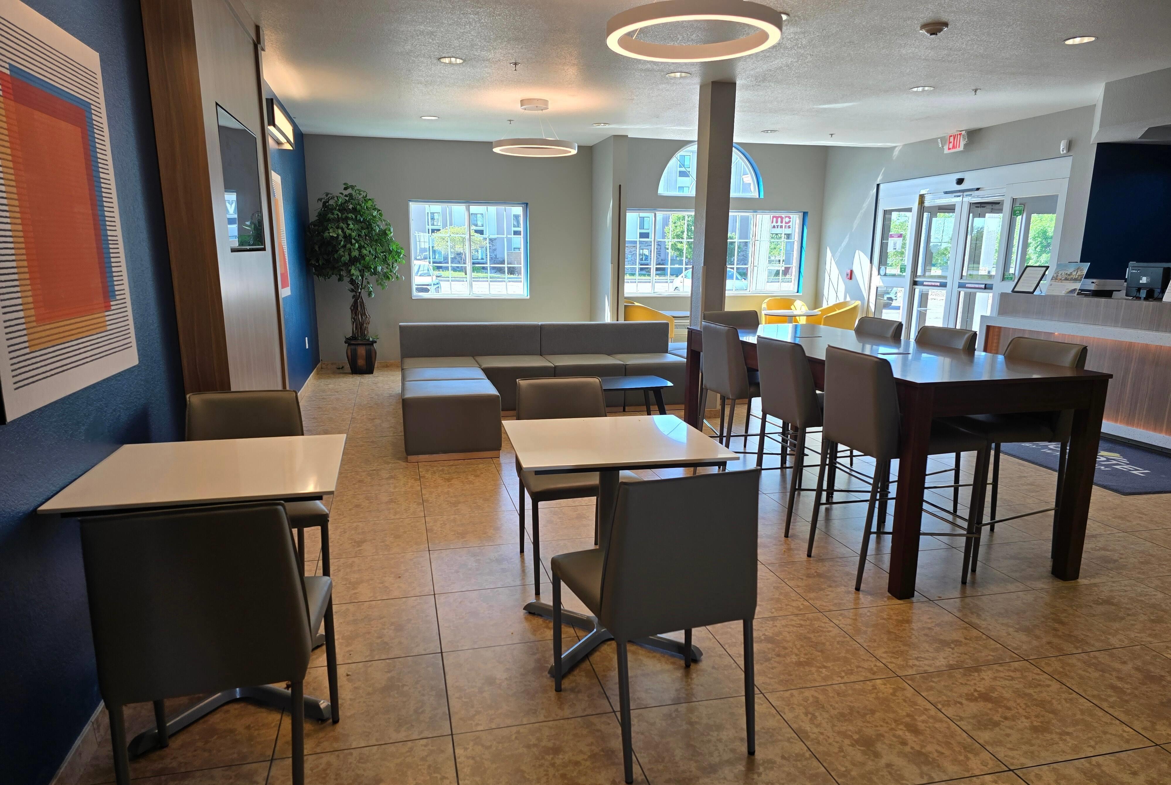 Lobby | Microtel Inn & Suites by Wyndham Council Bluffs/Omaha