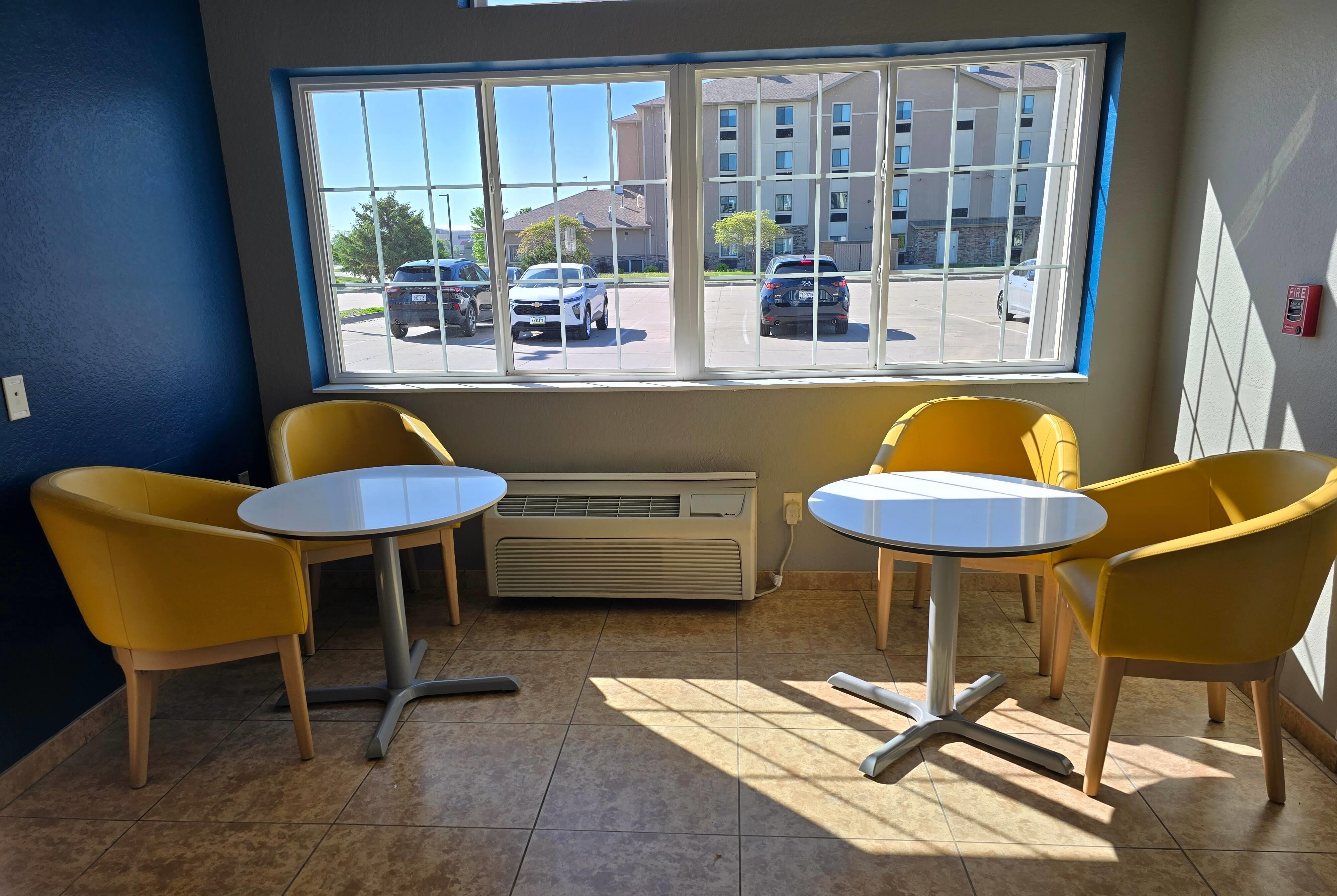 Lobby | Microtel Inn & Suites by Wyndham Council Bluffs/Omaha