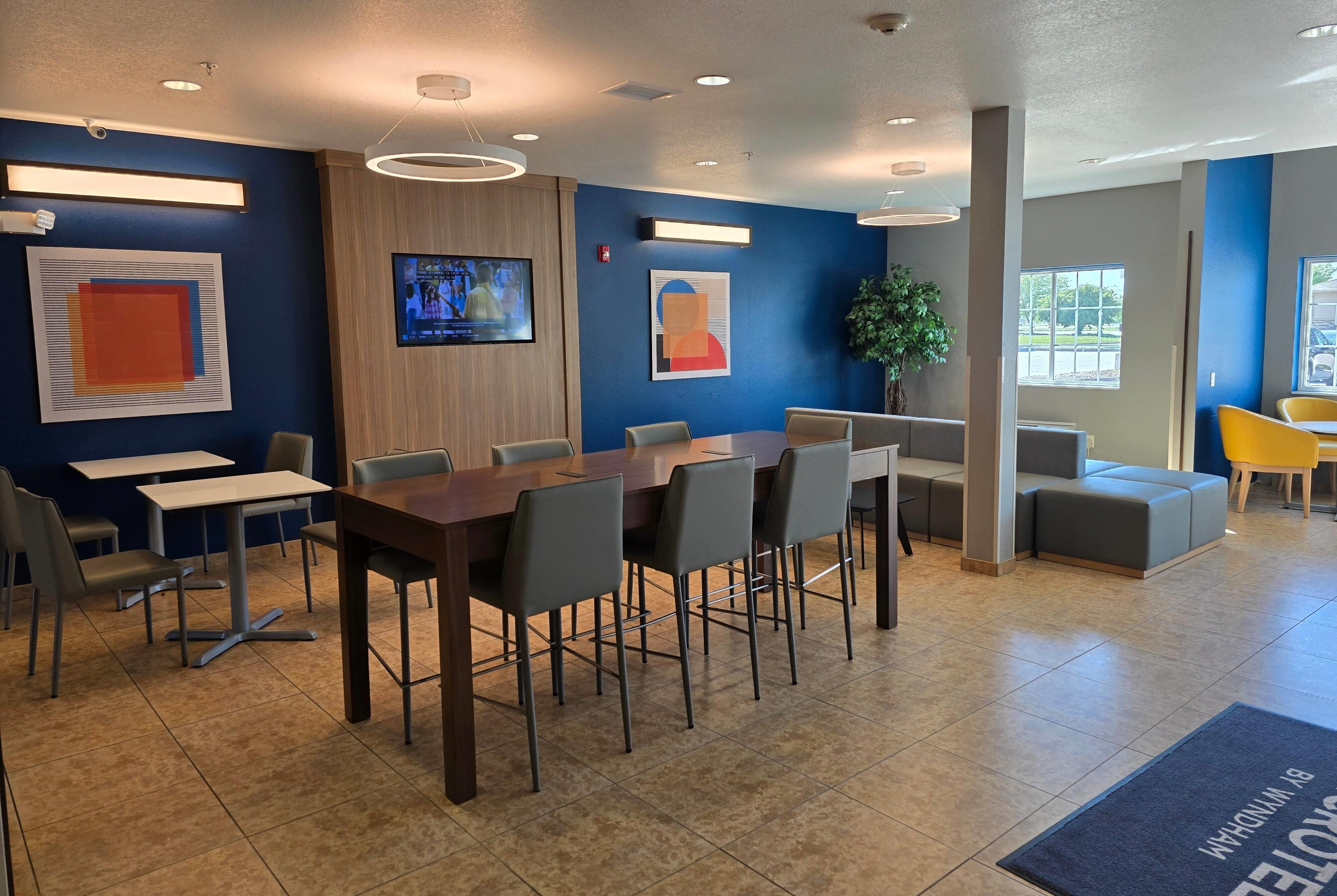 Lobby | Microtel Inn & Suites by Wyndham Council Bluffs/Omaha