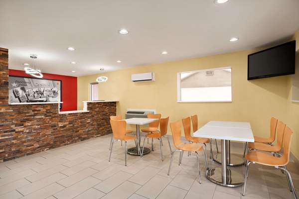  - Super 8 Motel Corsicana - I-45, Exit 231