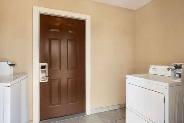 Amenities - Super 8 Motel Corsicana - I-45, Exit 231