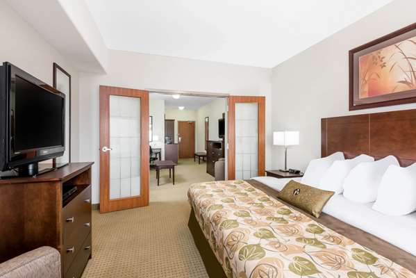 Suite - Ramada Hotel Olds