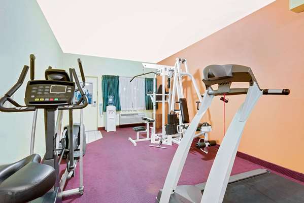 Fitness/ Exercise Room - Days Inn Waynesboro