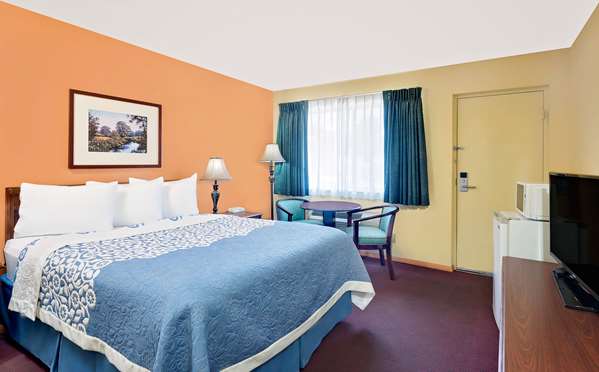 - Days Inn Waynesboro