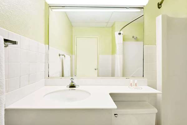  - Days Inn Waynesboro