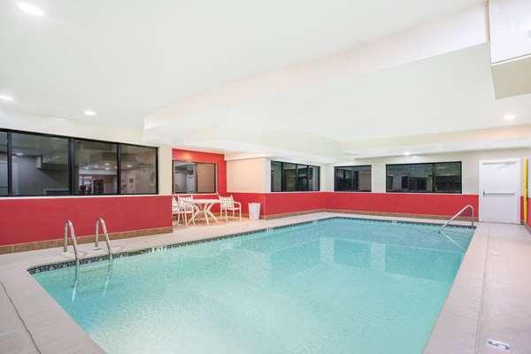 Pool - Super 8 Hotel Gettysburg