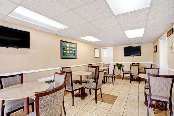  - Days Inn West Knoxville - I-40 & I-75, Exit 378