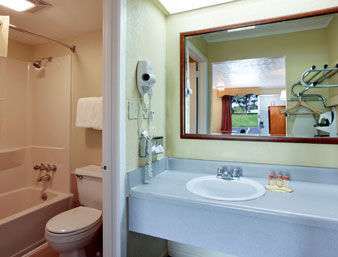  - Days Inn West Knoxville - I-40 & I-75, Exit 378