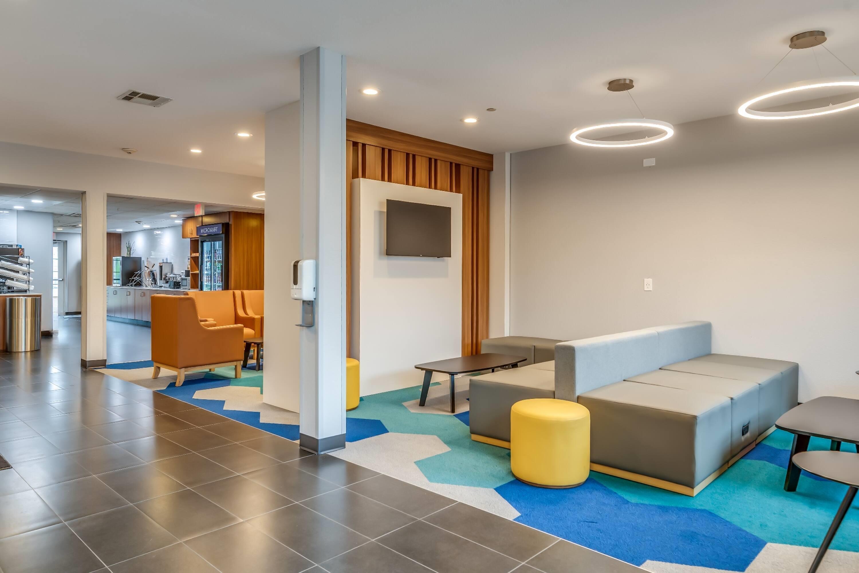 Lobby | Microtel Inn & Suites by Wyndham Montgomery