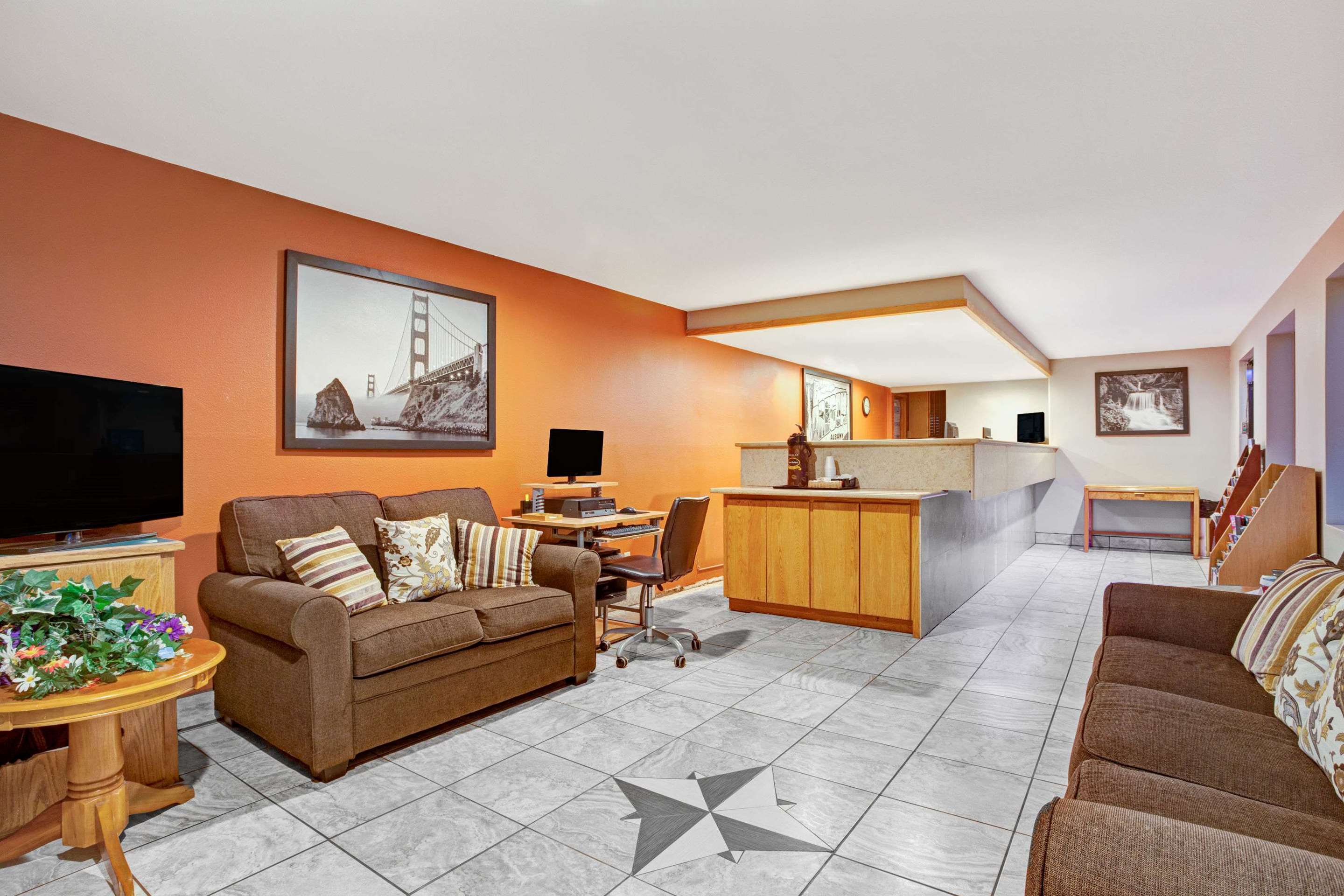 Lobby | Super 8 by Wyndham Albany