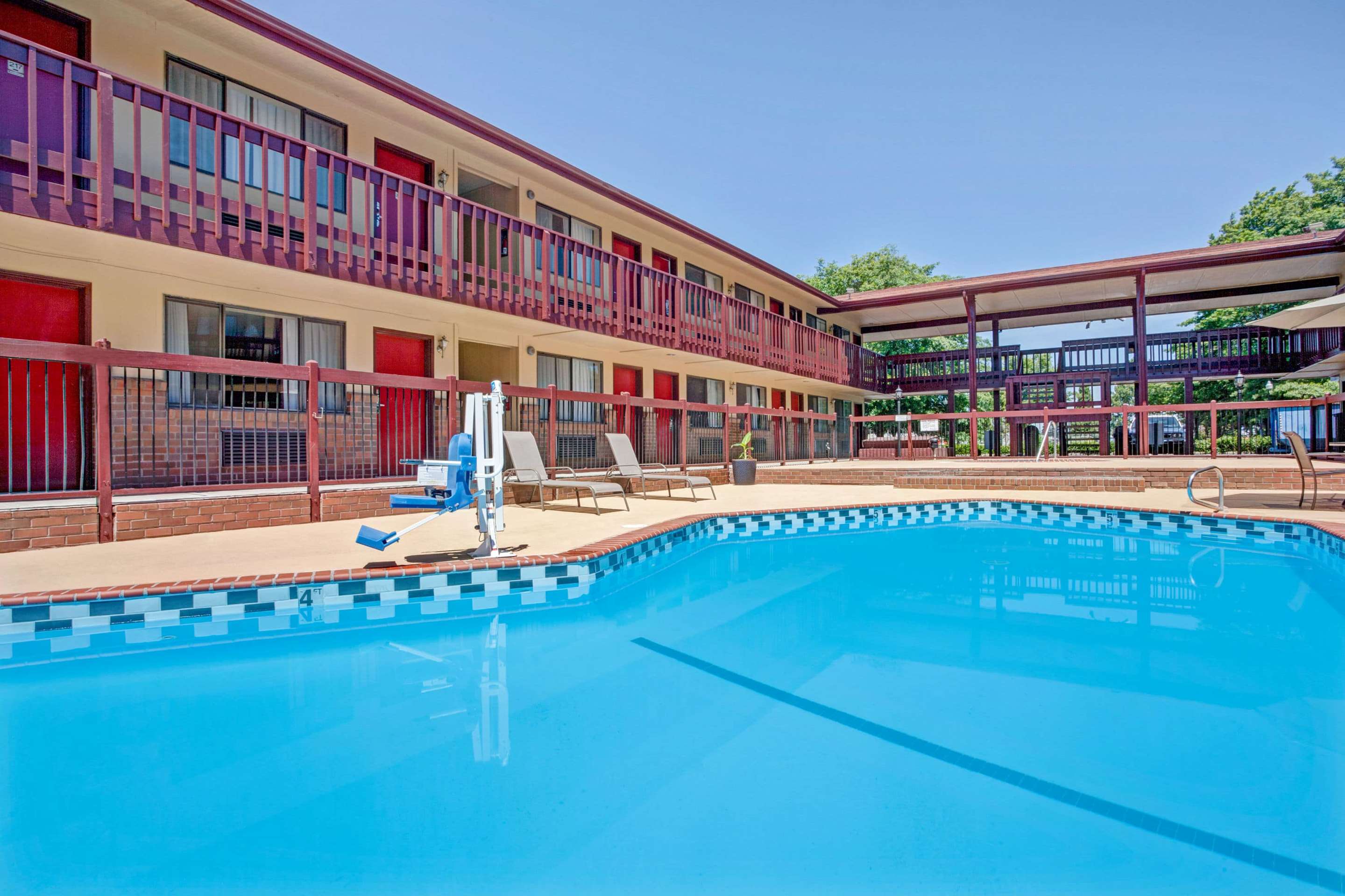 Pool | Super 8 by Wyndham Albany