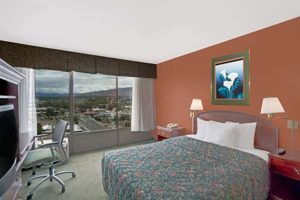  - Ramada Hotel & Casino Reno - I-80, Exit 14