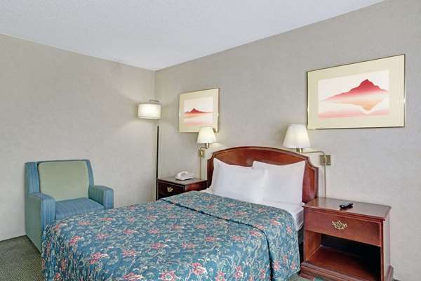  - Ramada Hotel & Casino Reno - I-80, Exit 14