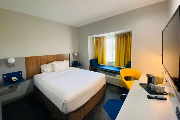  - Microtel Inn & Suites by Wyndham Opelika - I-85, Exit 58