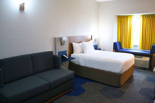  - Microtel Inn & Suites by Wyndham Opelika - I-85, Exit 58