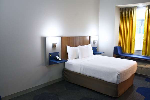  - Microtel Inn & Suites by Wyndham Opelika - I-85, Exit 58