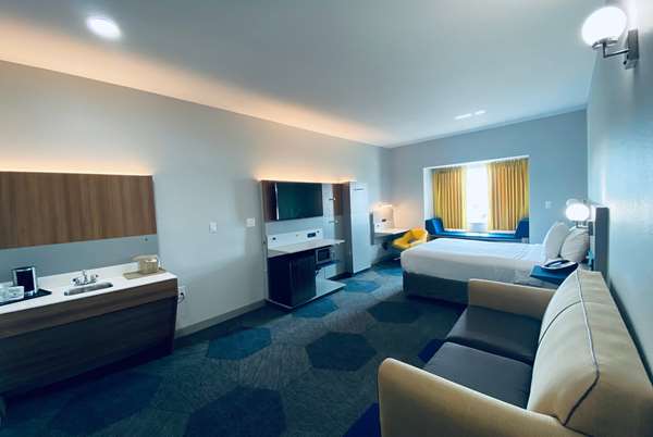  - Microtel Inn & Suites by Wyndham Opelika - I-85, Exit 58