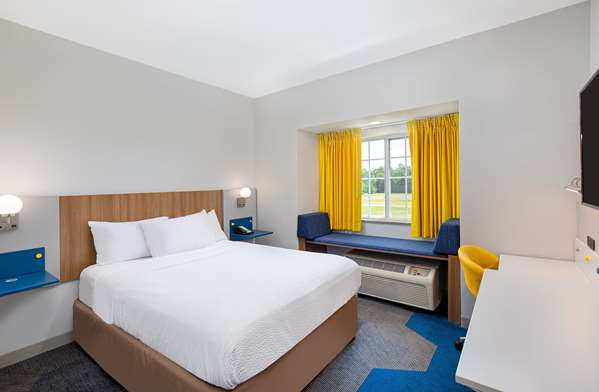  - Microtel Inn & Suites by Wyndham Opelika - I-85, Exit 58