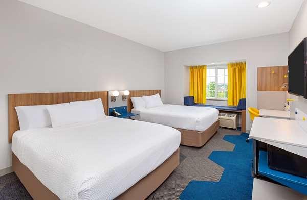  - Microtel Inn & Suites by Wyndham Opelika - I-85, Exit 58