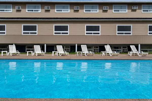 Pool - Days Inn Fredericton