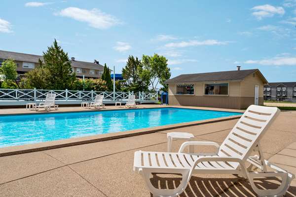 Pool - Days Inn Fredericton