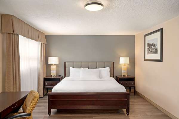 Suite - Days Inn Fredericton