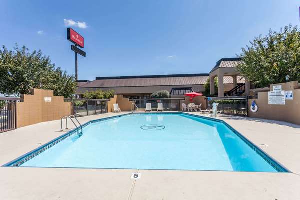 Pool - Ramada Hotel Lebanon - I-40, Exit 238