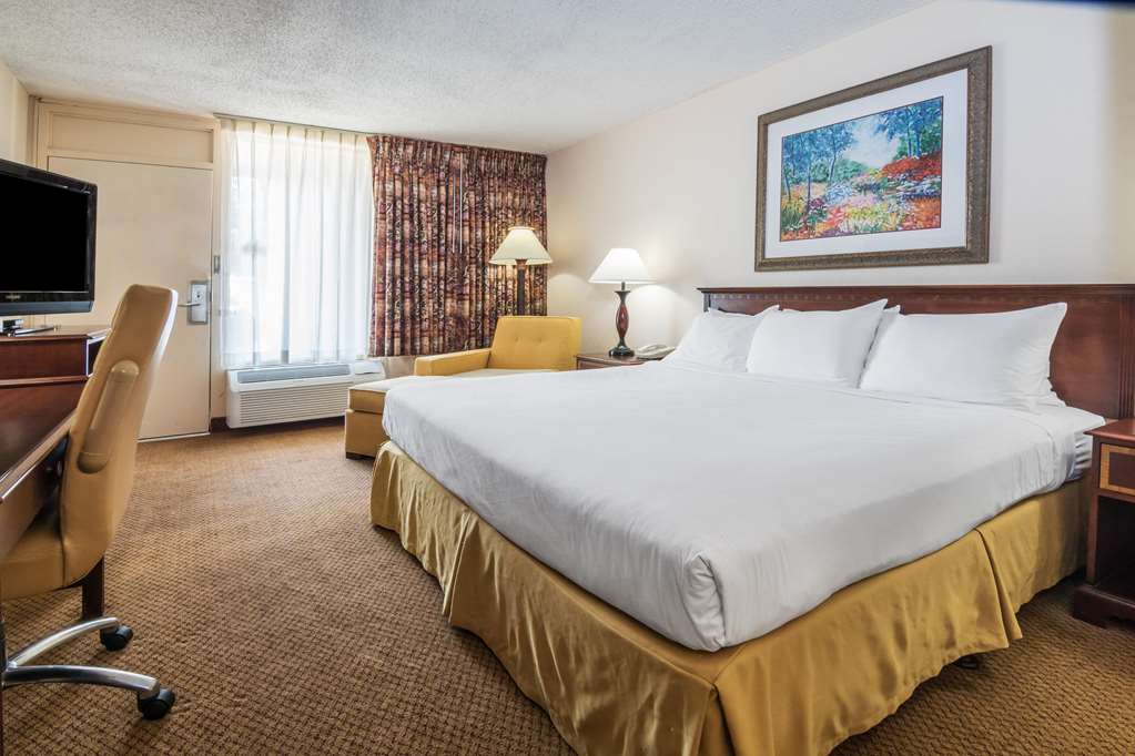 DAYS INN BY WYNDHAM, KILLEEN FORT H-guestroom-Guest Room,On-Site.jpg