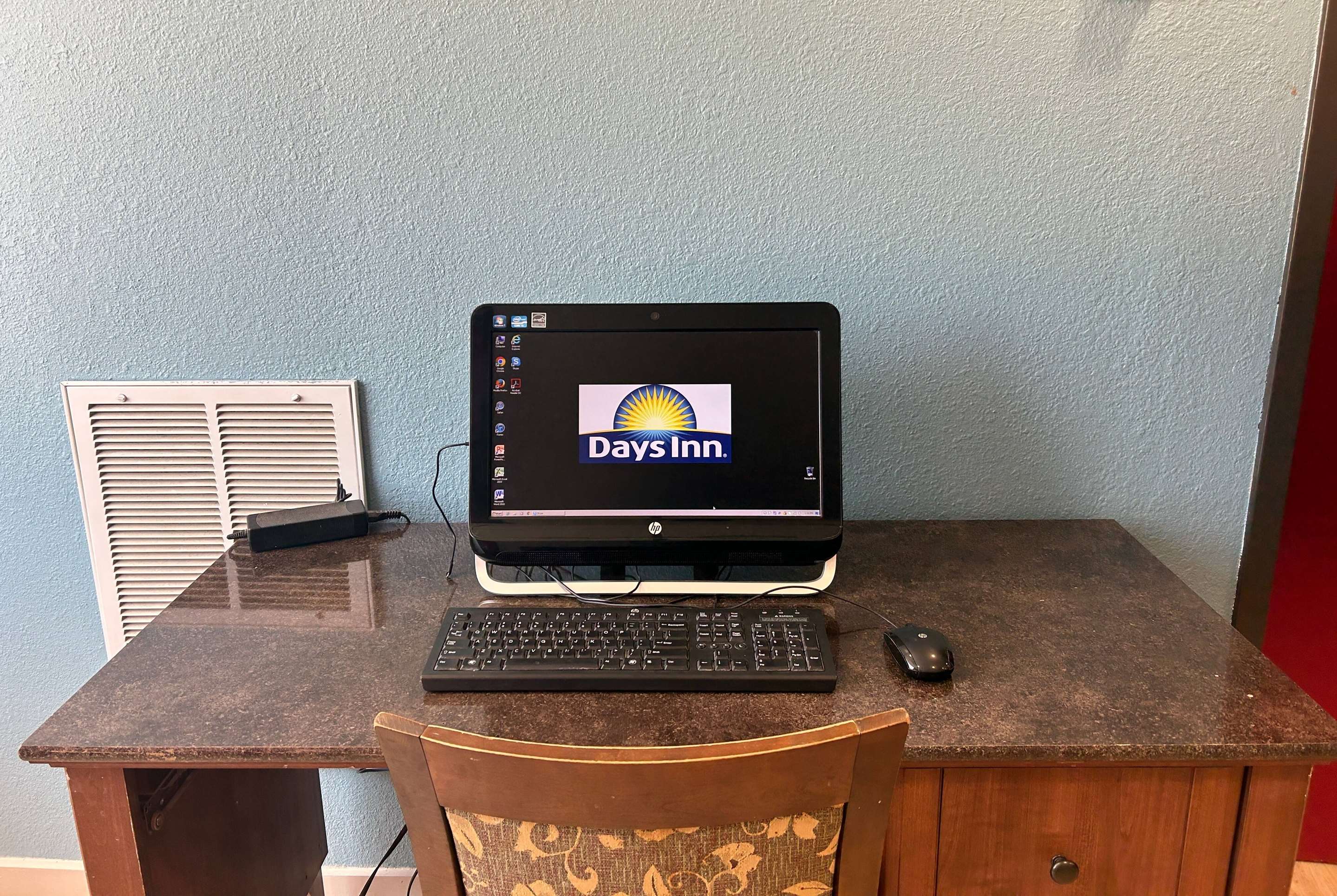 Business Center | Days Inn by Wyndham Killeen Fort Hood