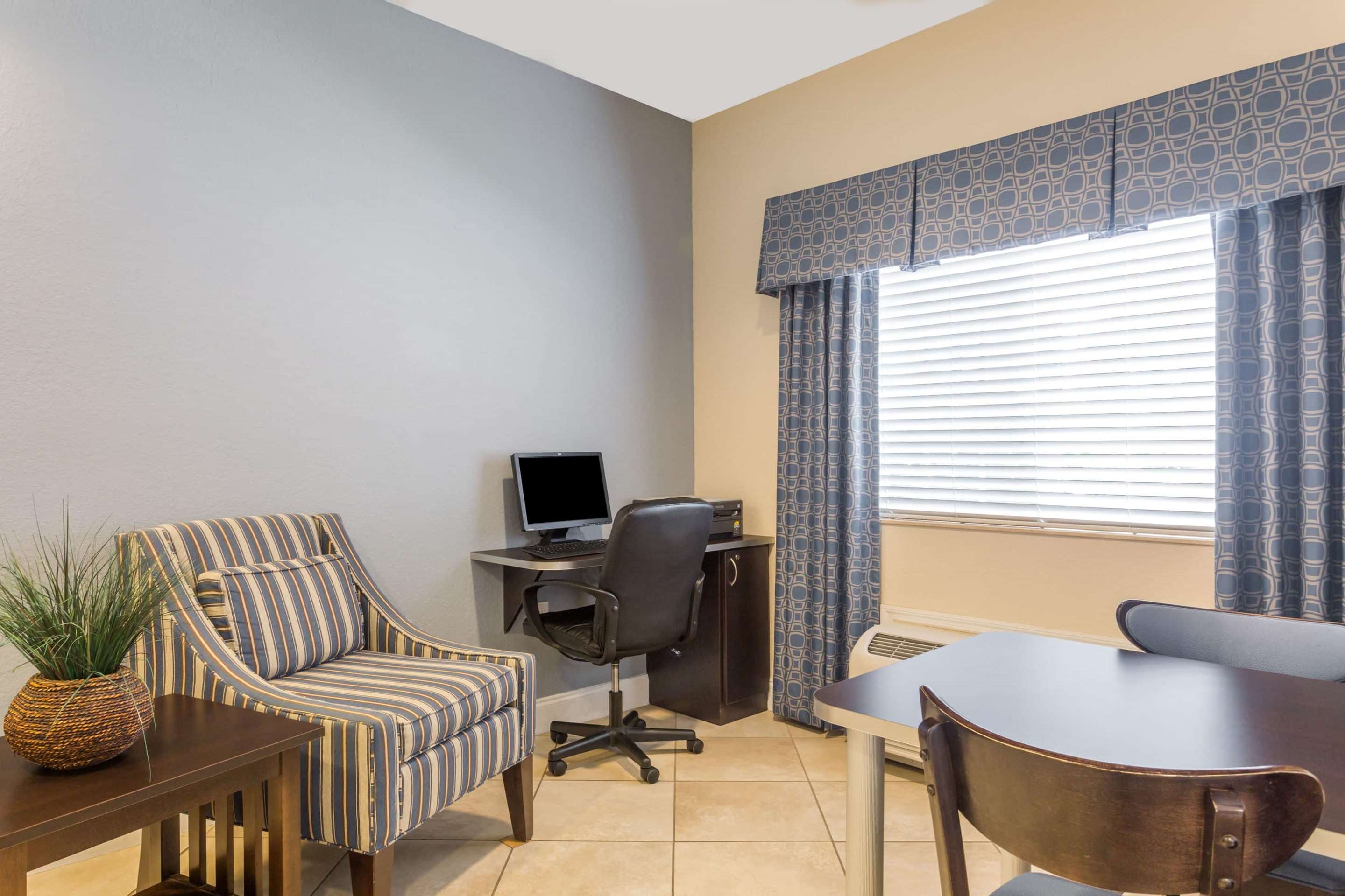 Business Center | Microtel Inn & Suites by Wyndham Spring Hill/Weeki Wachee