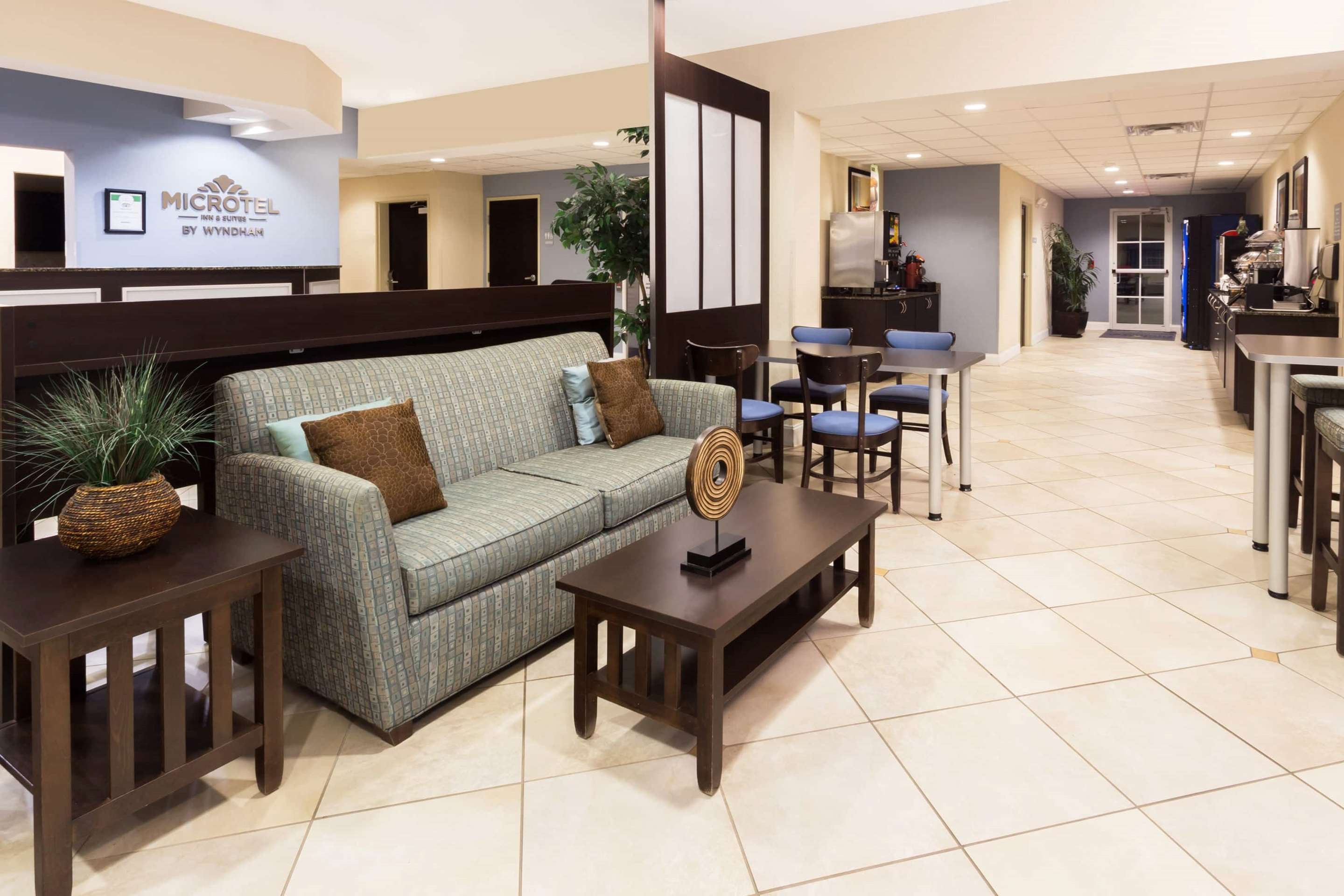 Lobby | Microtel Inn & Suites by Wyndham Spring Hill/Weeki Wachee