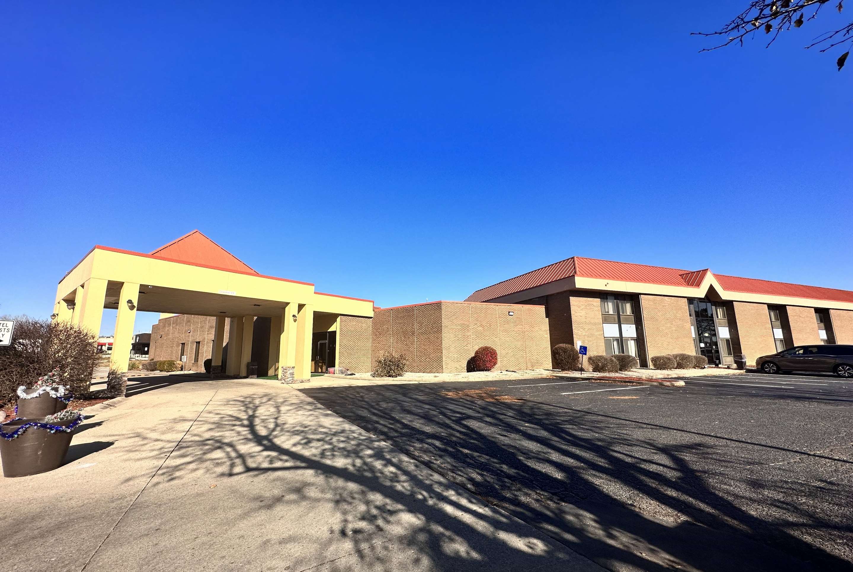 Exterior | Super 8 by Wyndham Harrison OH