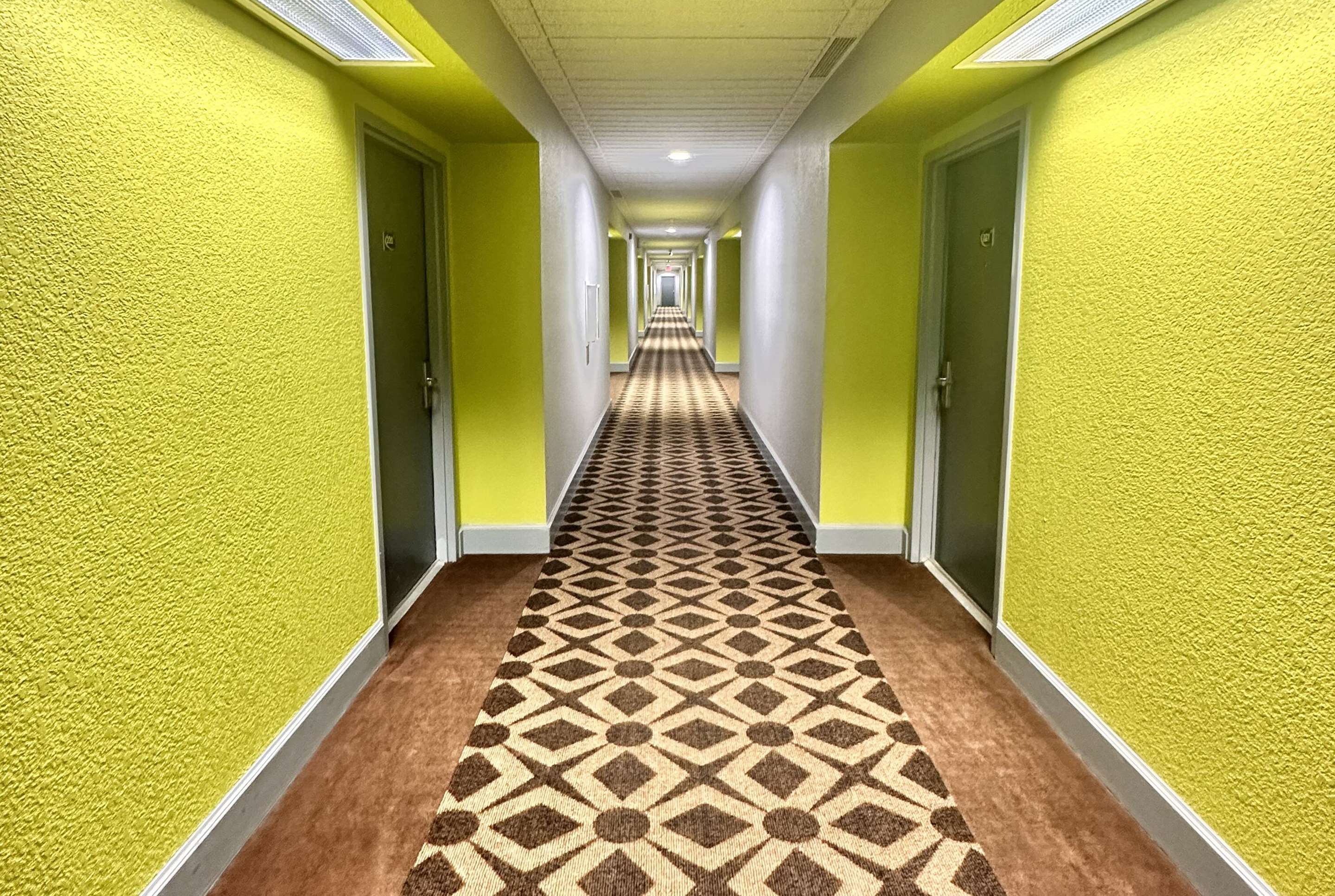 Lobby | Super 8 by Wyndham Harrison OH