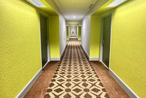  - Super 8 Hotel Harrison - I-74, Exit 1