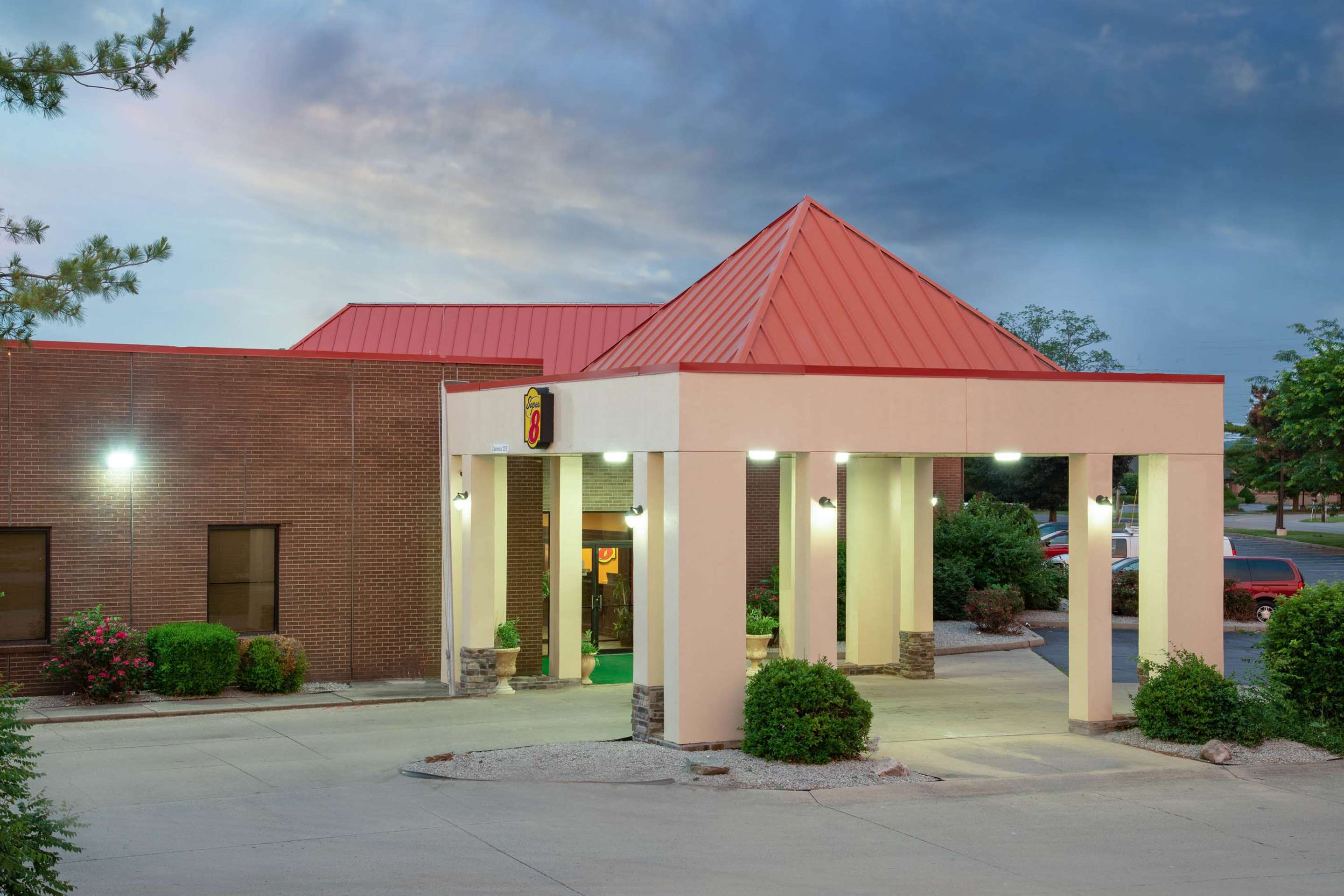 Exterior | Super 8 by Wyndham Harrison OH