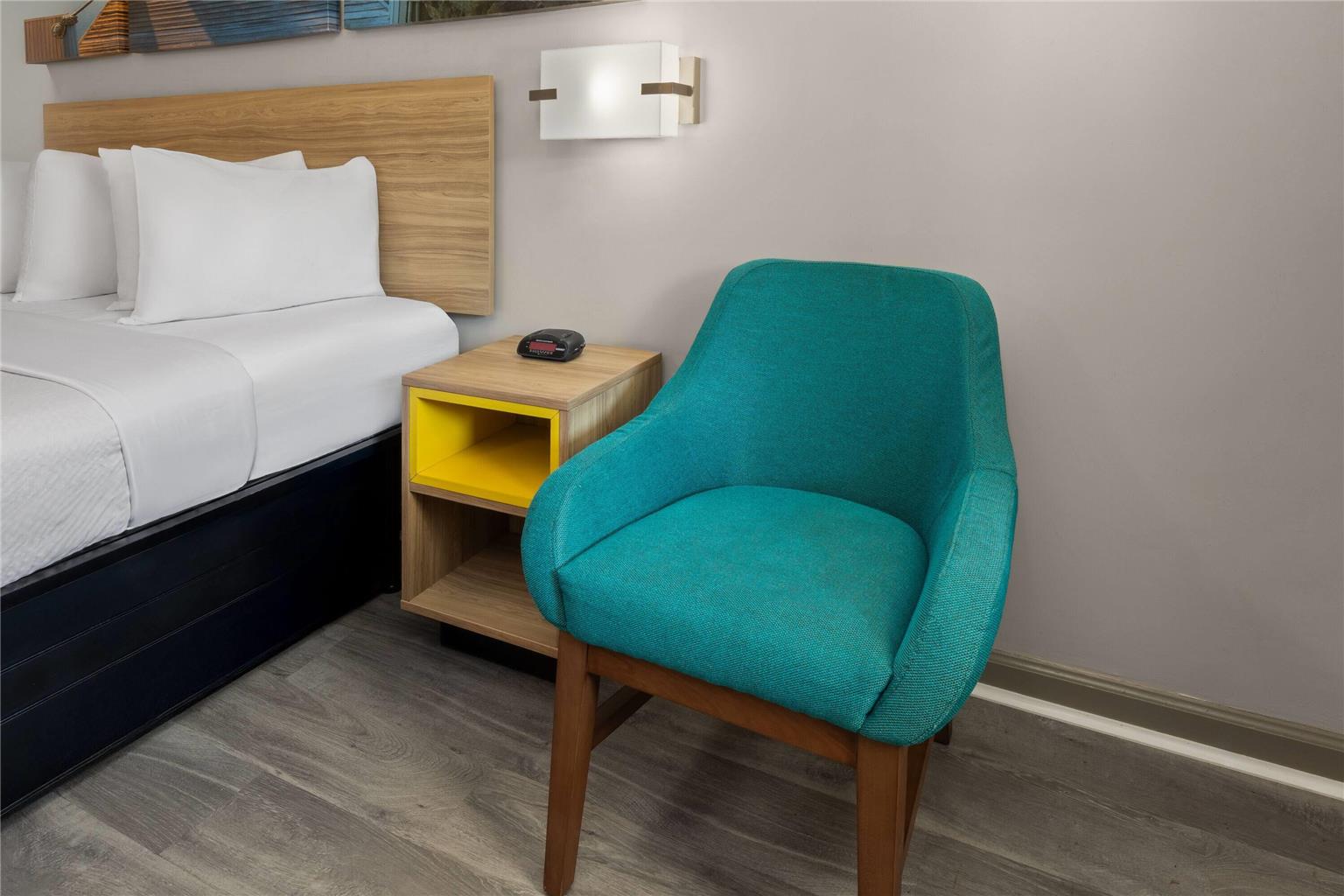 DAYS INN BY WYNDHAM, SLIDELL-guestroom-Guest Room,On-Site.jpg