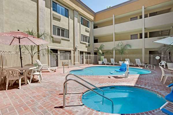 Pool - Days Inn West Covina - I-10, Exit 37A