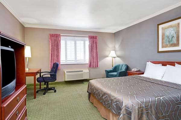  - Days Inn West Covina - I-10, Exit 37A