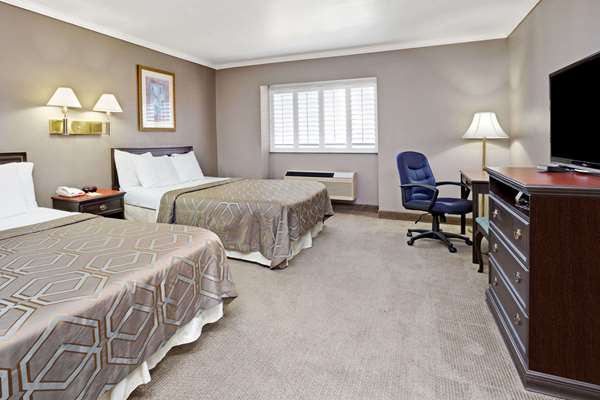  - Days Inn West Covina - I-10, Exit 37A