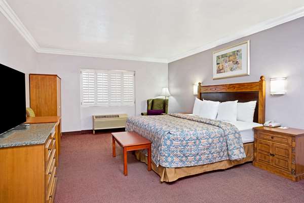 Suite - Days Inn West Covina - I-10, Exit 37A
