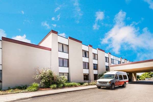 Exterior view - Ramada Hotel & Conference Center Lansing - I-69 & I-96, Exit 93