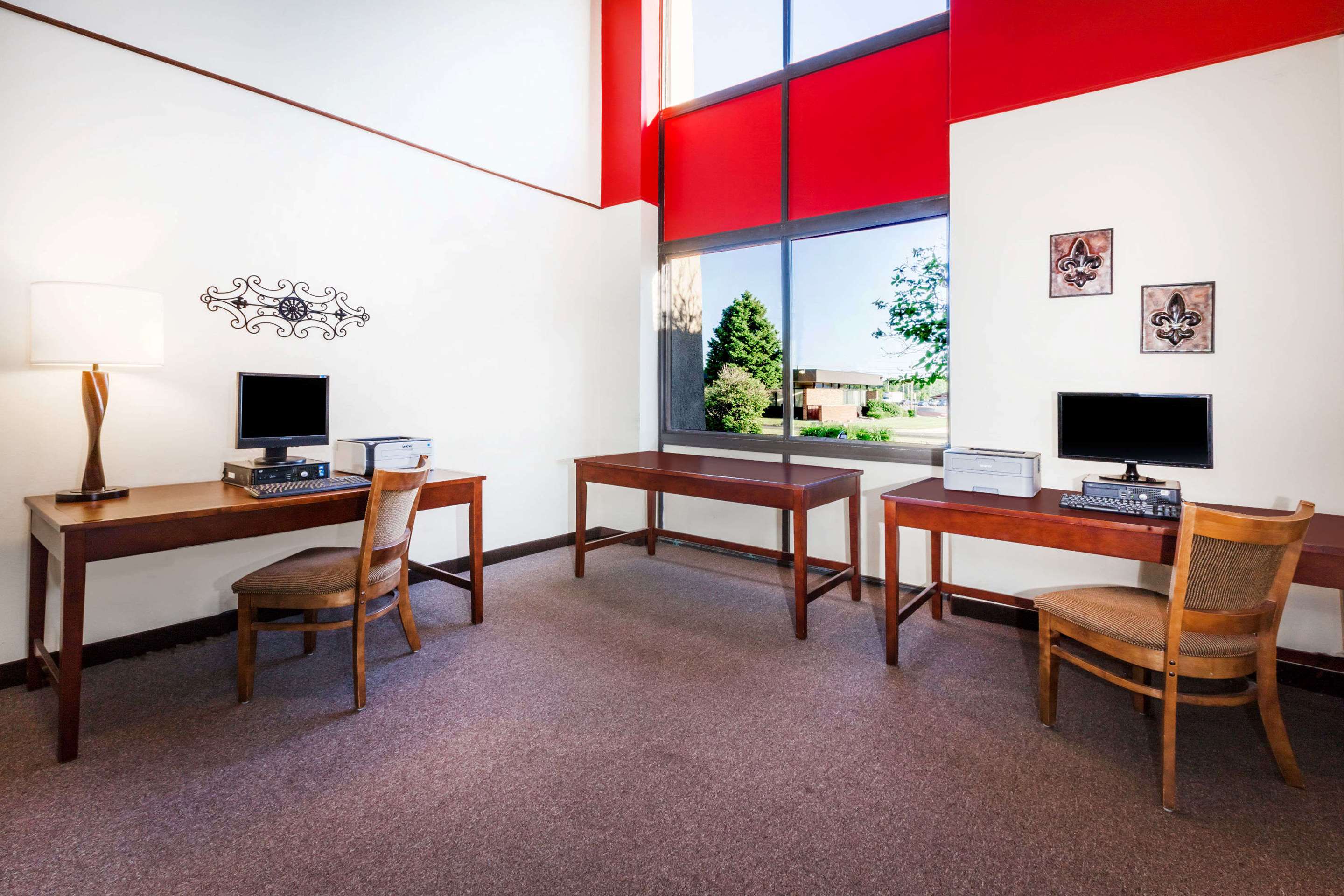 Lobby | Ramada Hotel & Conference Center by Wyndham Lansing