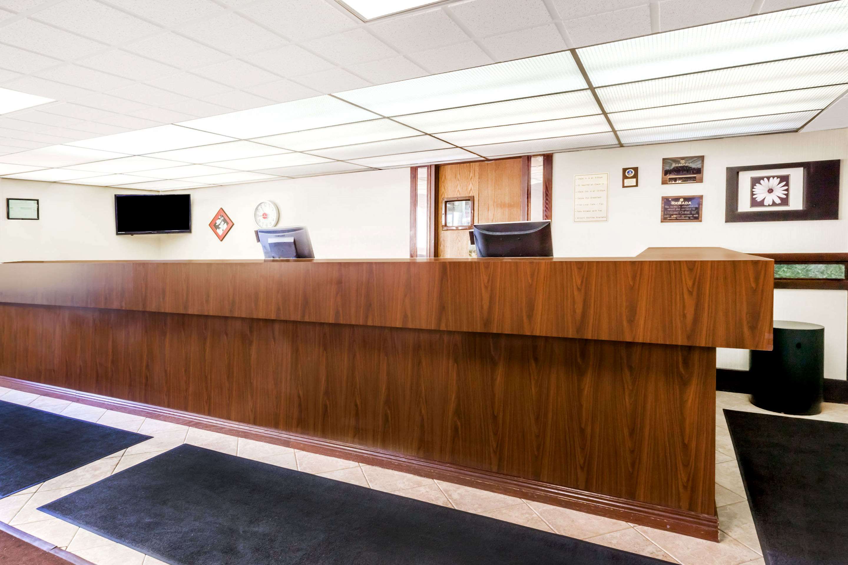 Lobby | Ramada Hotel & Conference Center by Wyndham Lansing